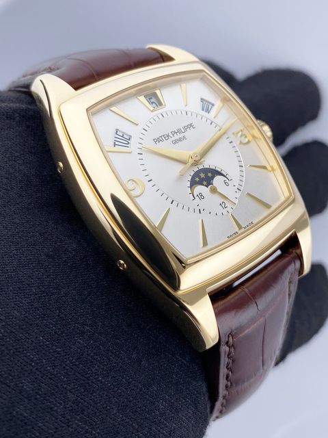 Patek Philippe Complications 5135J-001 Image 3